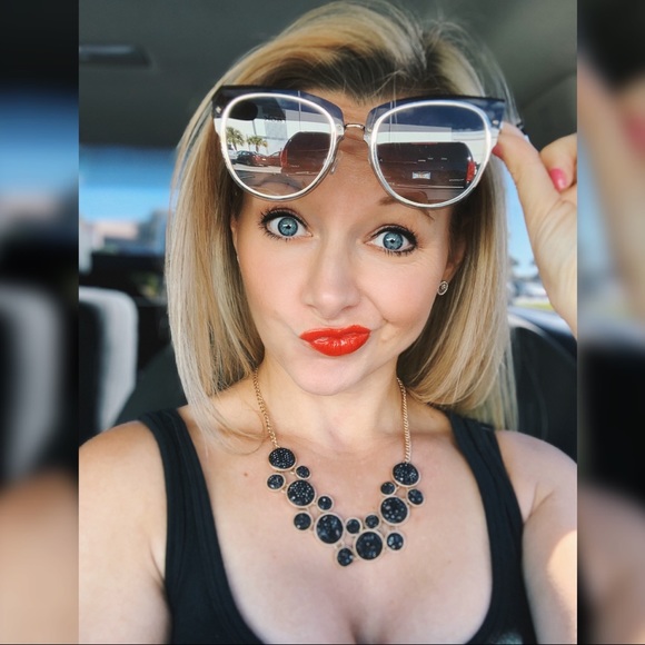 Meet your Posher, Jill - Picture 3 of 3